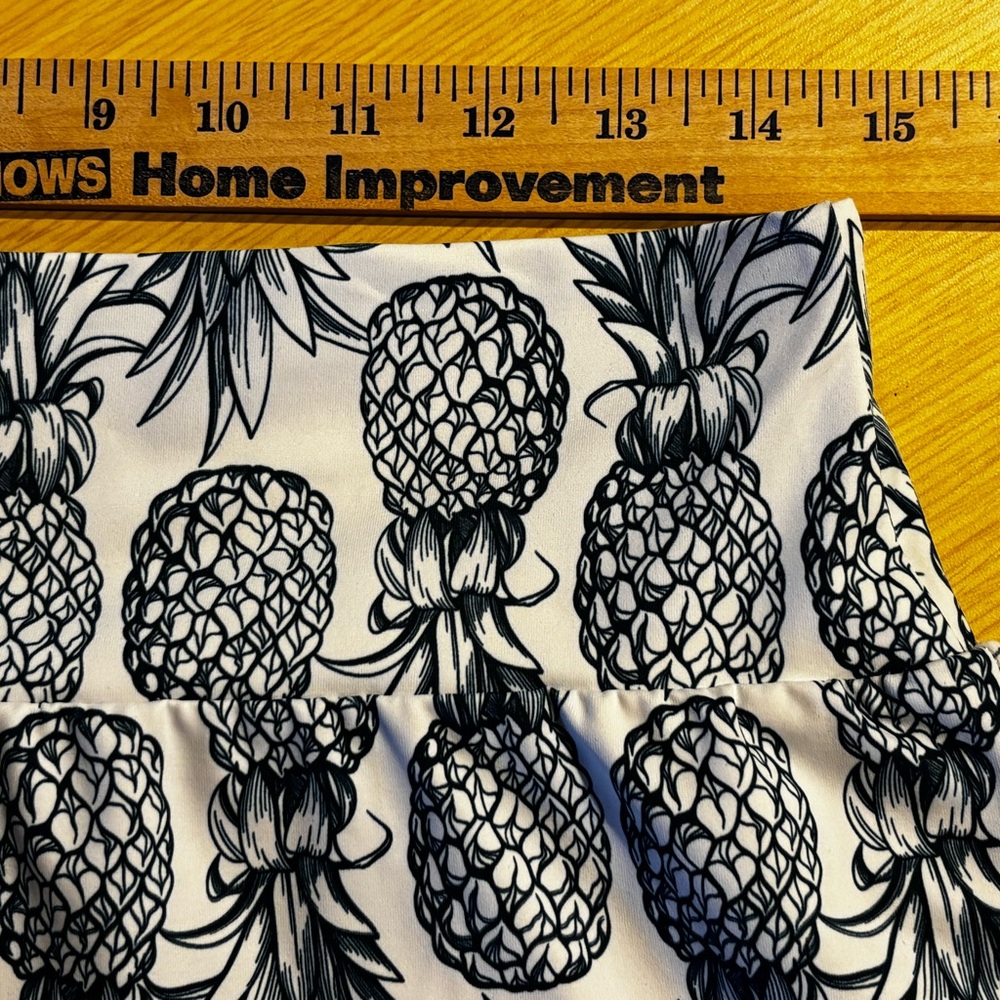 Love Fitness Apparel Pineapple Runner Women’s Athletic Shorts White/Teal Large - Picture 8 of 10